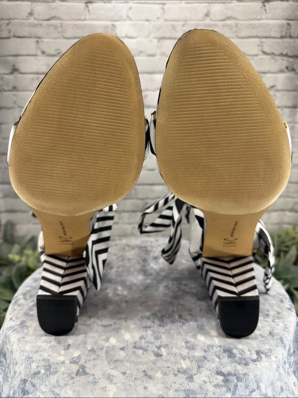 INC - “Kanata” Black & White Fabric Stripe Embroidered Tribal Print Heels WMS 10 - Picture 7 of 11